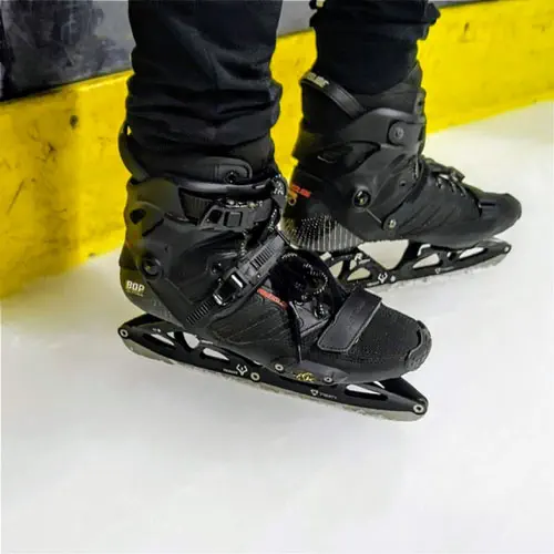 Powerslide Trident Eiskufe auf dem Eis